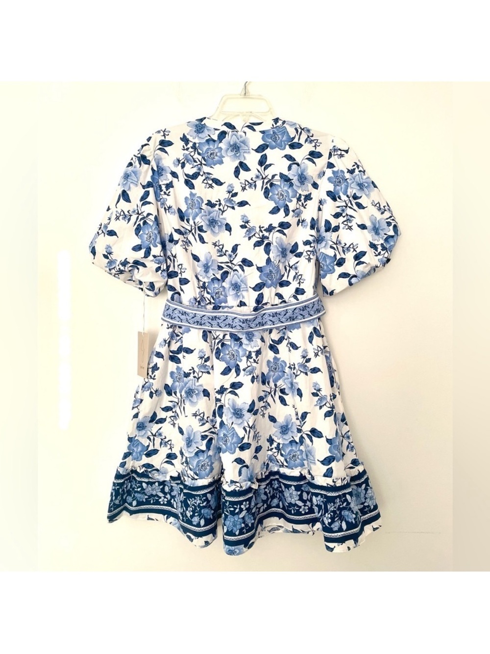 New JOIE Floral V-Neck Puff Sleeve Belted Cotton Dress - Picture 4 of 10